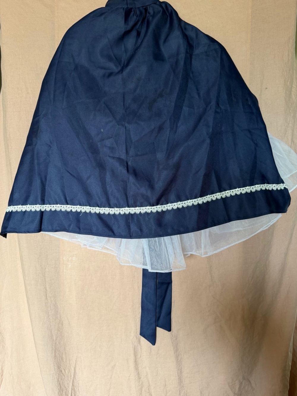 Women’s Floral Lace-Up Dirndl with White Blouse, Apron and Crinoline - Picture 3 of 4